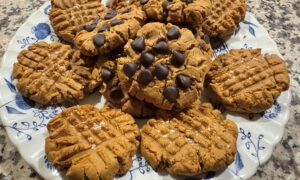 Peanut butter cookies, flourless cookie, chocolate chips, GF cookie