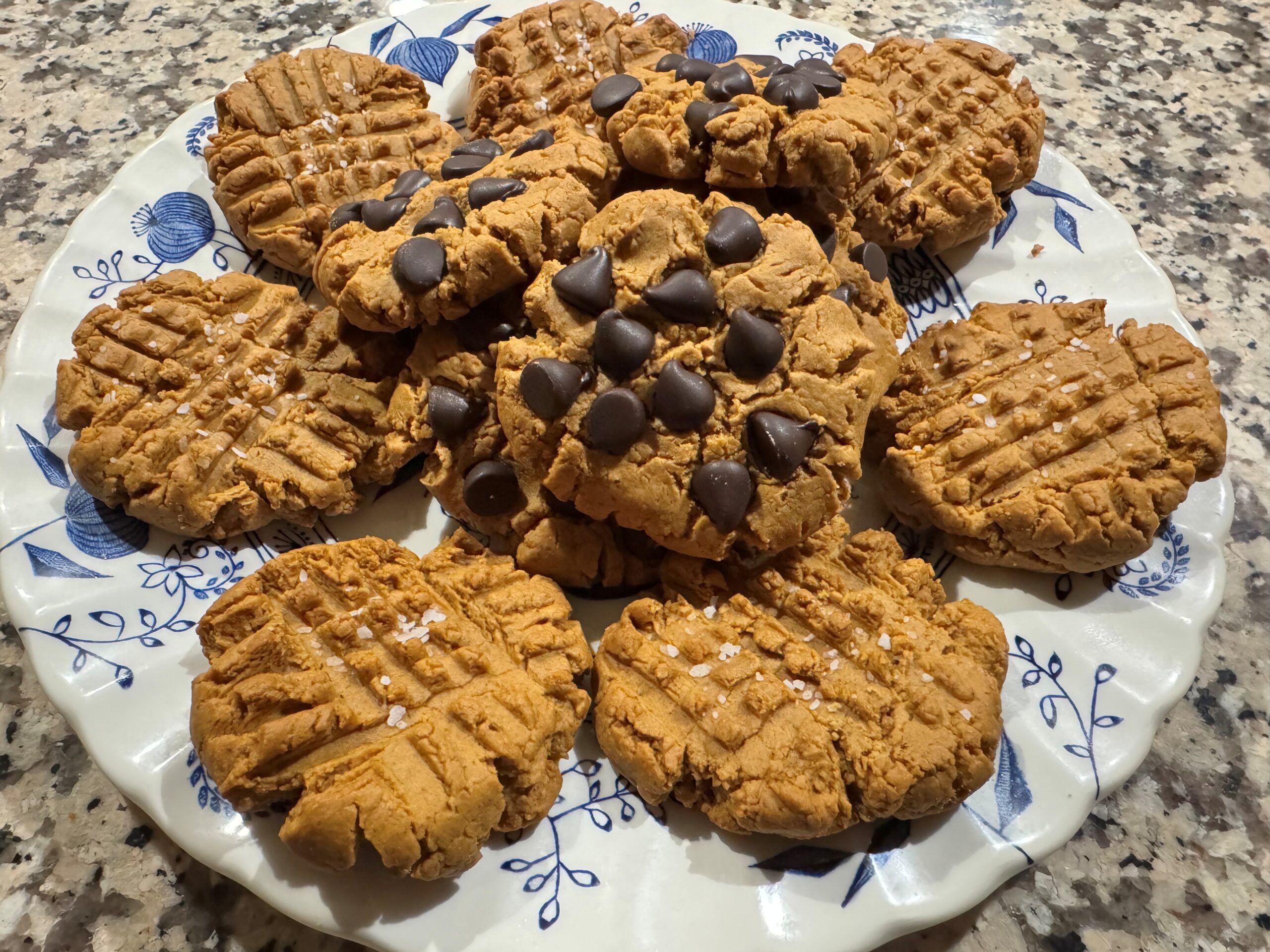 Peanut butter cookies, flourless cookie, chocolate chips, GF cookie